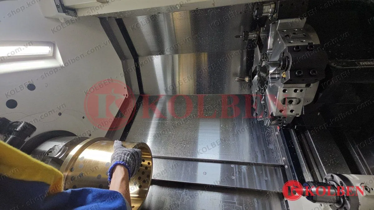 Tiện CNC tại xưởng KOLBEN